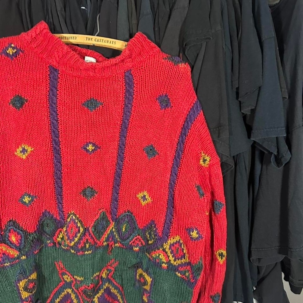 Vintage 90s heavyweight  art style cool design women's sweater‎  Measures L